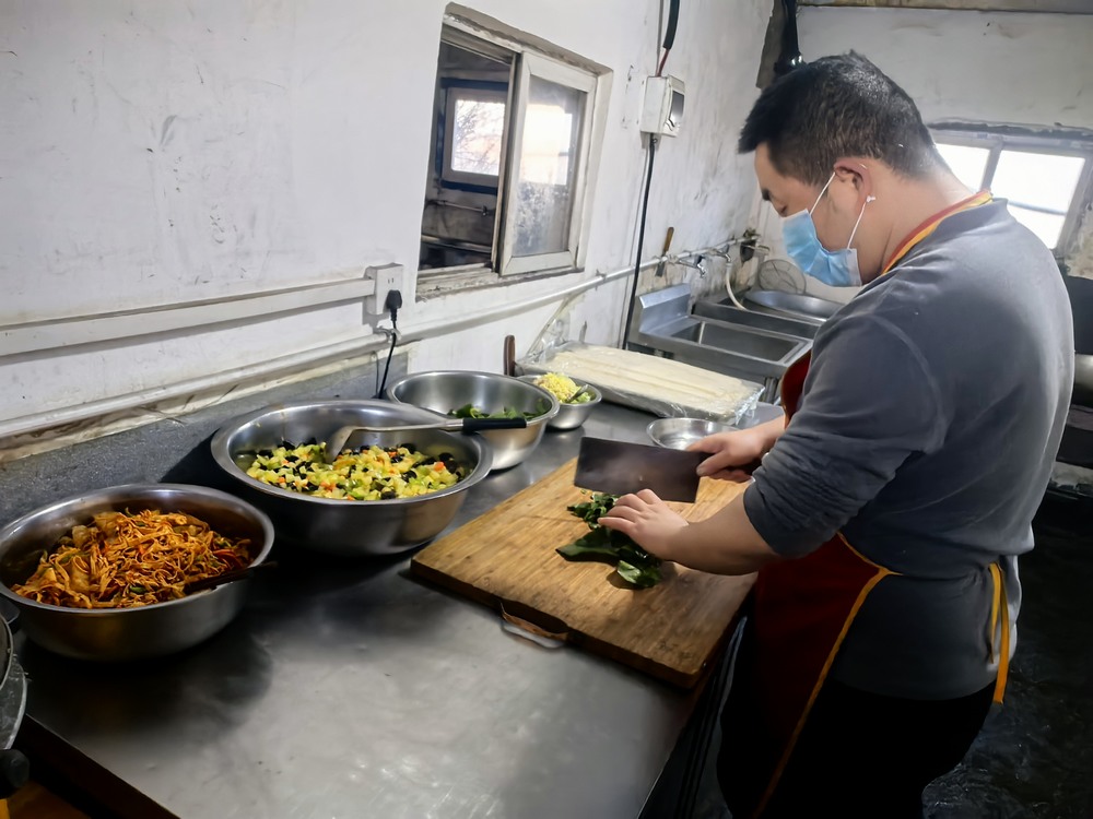 陜煤建設(shè)洗選煤運營公司第二項目部：“食、浴、居”三管齊下  提升員工幸福感