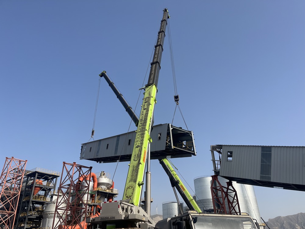 陜煤建設(shè)天工公司土建第二十一項目部：雙機抬吊破難題，通廊凌空展雄姿