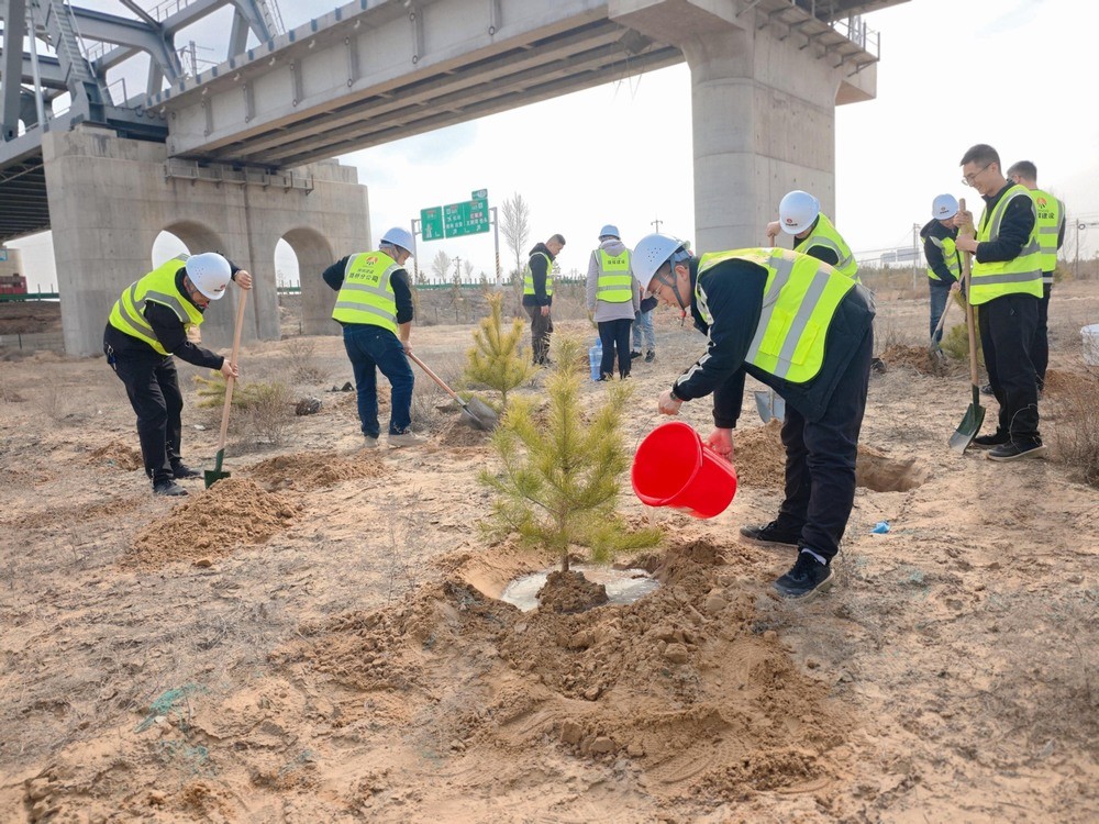 陜煤建設路橋分公司：夏意漸濃四月天，“青”風助力促發(fā)展