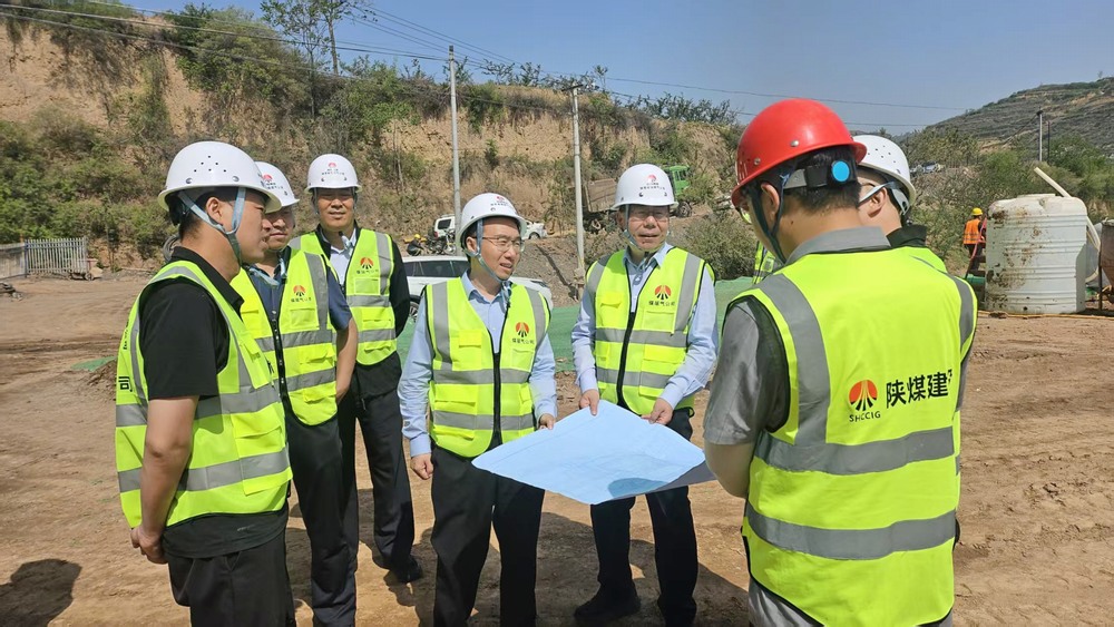 陜西省煤層氣開(kāi)發(fā)利用有限公司董事、總經(jīng)理張世宏一行深入天工公司基層項(xiàng)目檢查指導(dǎo)