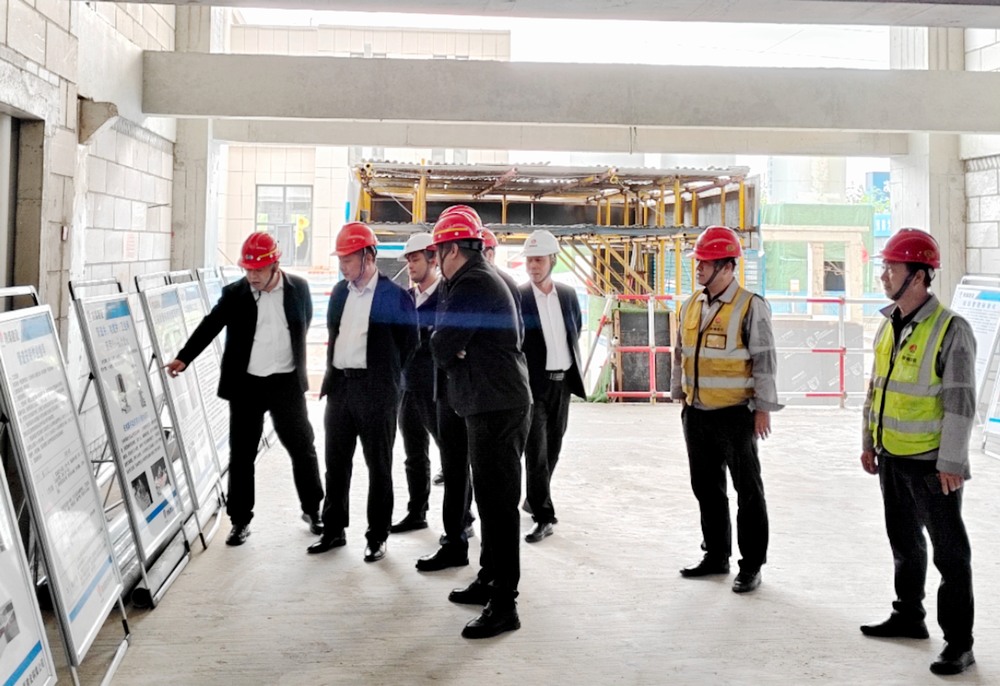 陜煤集團(tuán)基本建設(shè)部高級主任師楊景輝一行深入陜煤建設(shè)銅煤公司承建的檸條塔新建3#、4#員工公寓樓項目檢查指導(dǎo)工作