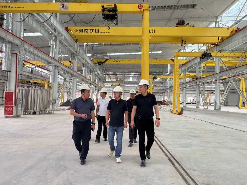 李云鵬赴漢中分公司自貢龐源智能塔機(jī)制造項目開展重點建設(shè)項目大檢查