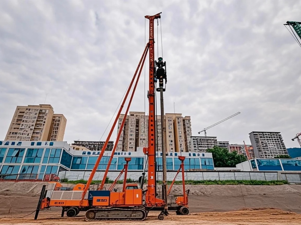 陜煤建設(shè)天工公司土建第二十七項(xiàng)目部：從“施工”到“綠建”，環(huán)保鉆機(jī)為浐灞住宅項(xiàng)目注入生態(tài)動(dòng)能