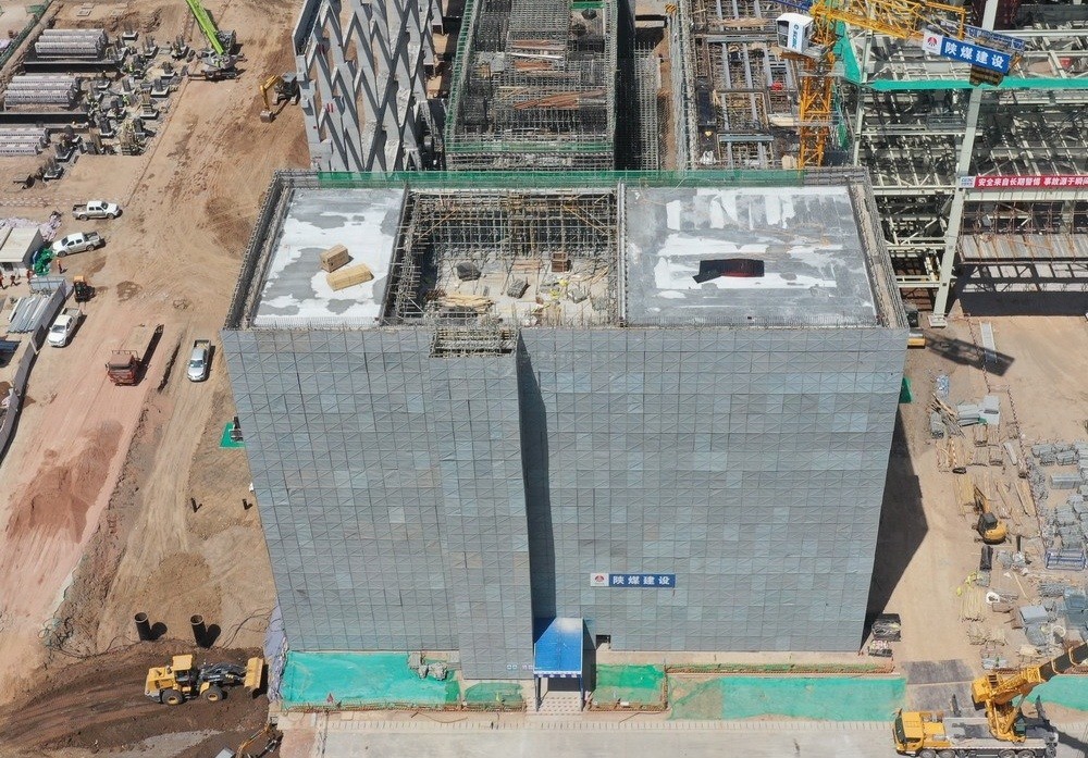 陜煤建設(shè)承建的黃陵礦業(yè)店頭電廠二期擴(kuò)建項(xiàng)目主廠房建筑工程集控樓順利封頂