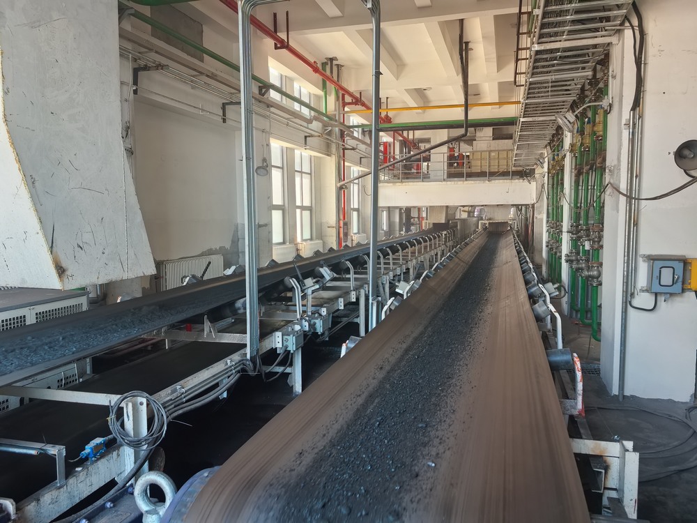 陜煤建設(shè)韓城分公司安裝四項(xiàng)目部：王峰煤礦選煤廠帶煤試生產(chǎn)成功，以攻堅(jiān)之勢(shì)鑄就精品工程