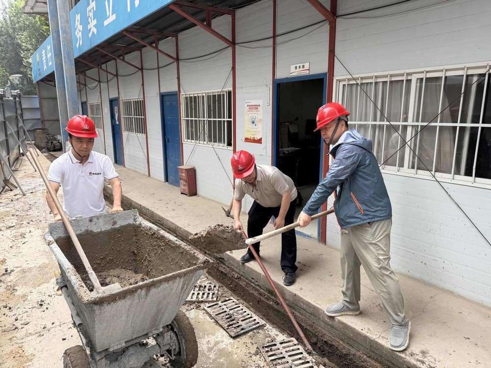陜煤建設(shè)韓城分公司土建二項(xiàng)目部：黨團(tuán)攜手，筑牢雨季安全防線