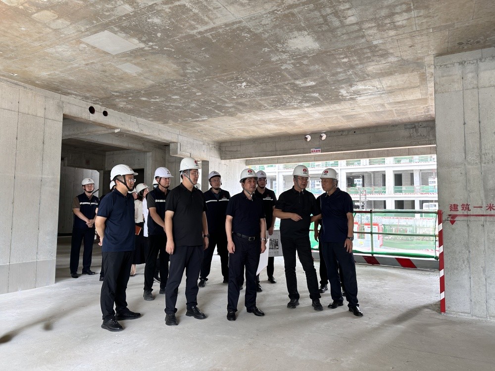 陜煤實業(yè)集團(tuán)黨委書記、董事長、總經(jīng)理胡守平深入天工公司基層項目檢查指導(dǎo)