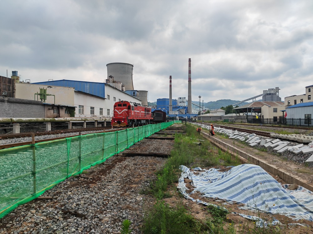 陜煤建設(shè)路橋分公司黃陵項目部迎雨季、戰(zhàn)酷暑、攻堅沖刺保工期