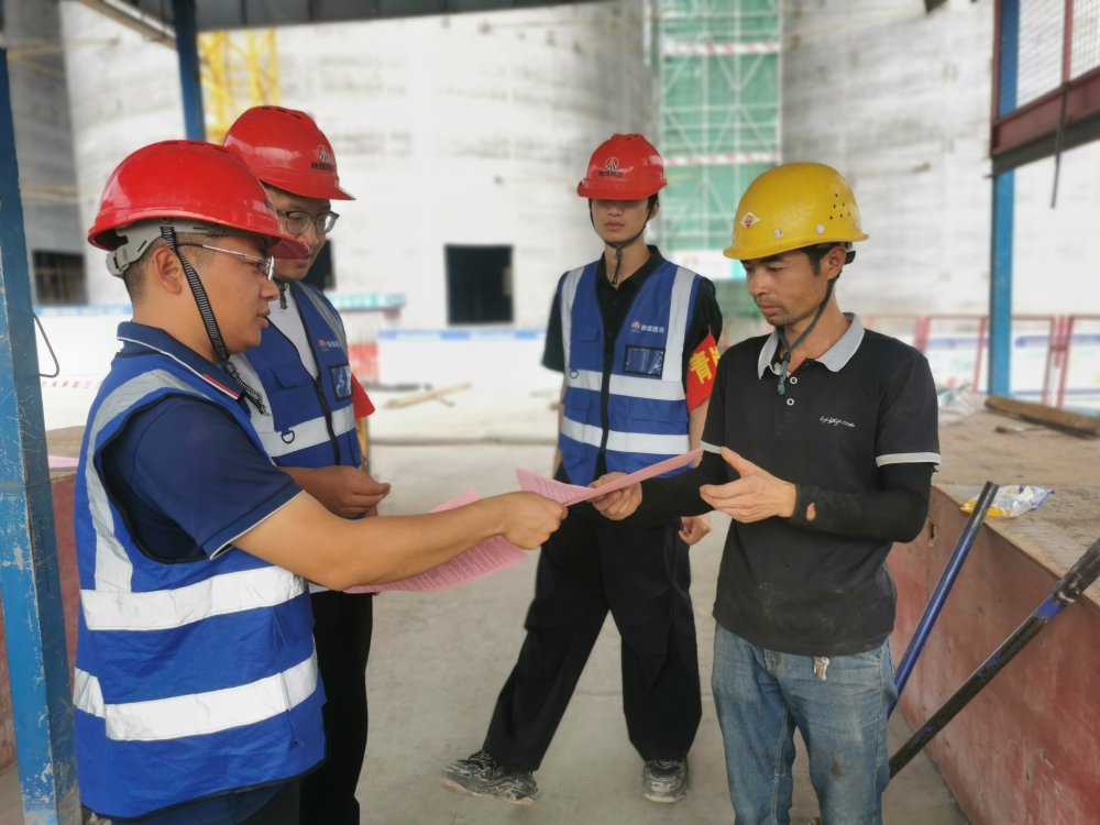 “炎值”勁爆！看陜煤建設(shè)韓城分公司土建十一項(xiàng)目部如何積極應(yīng)對(duì)高溫“烤”驗(yàn)