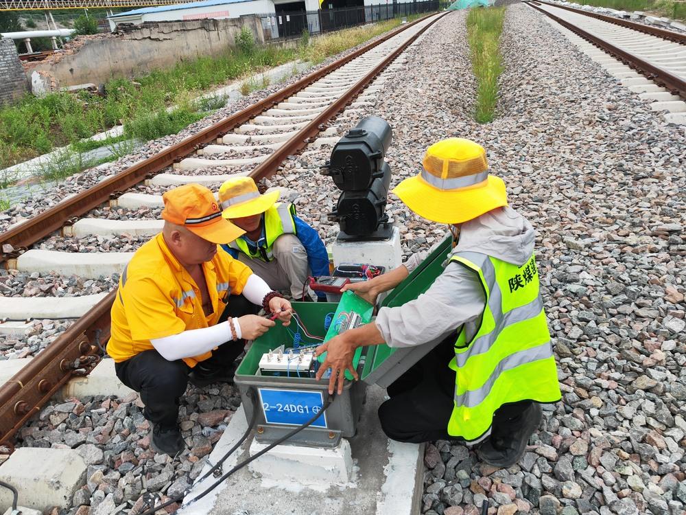 “路”途坦蕩！陜煤建設(shè)路橋分公司黃陵項(xiàng)目部“組合拳”齊發(fā)力
