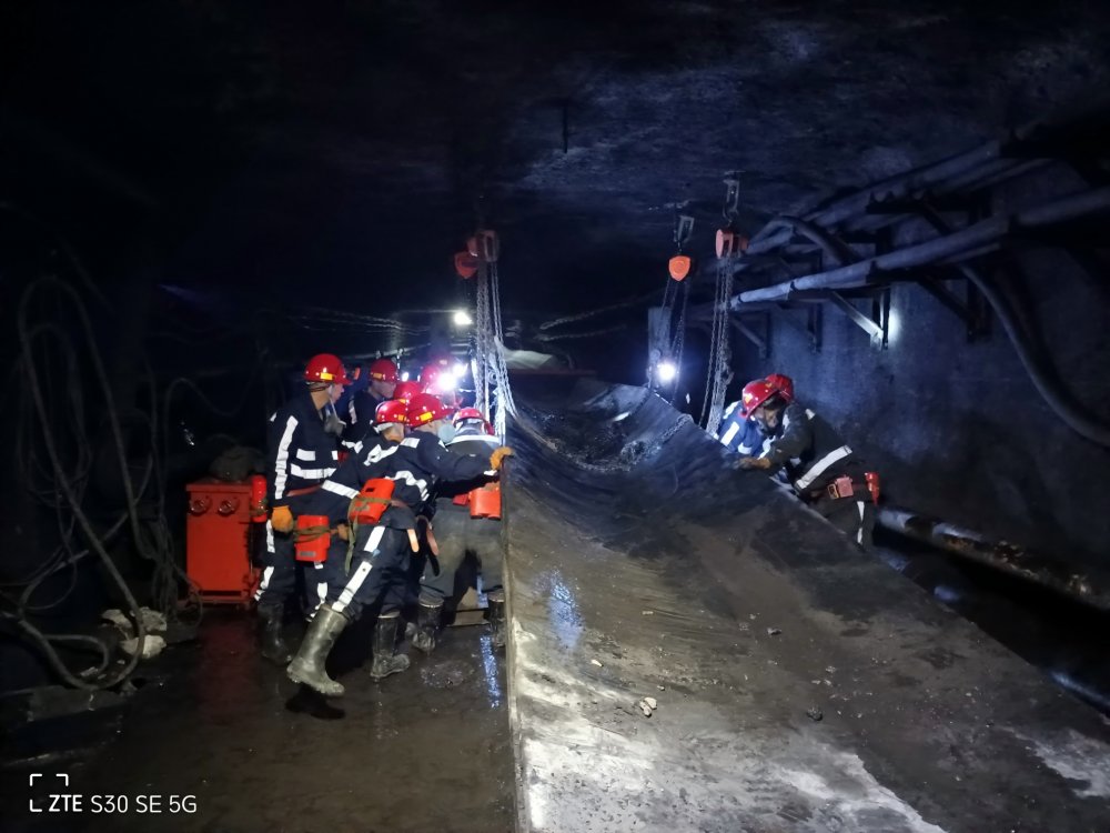 班班聯(lián)動、環(huán)環(huán)相扣！陜煤建設(shè)韓城分公司張家峁項(xiàng)目部“雙一流”班組打造安全生產(chǎn)“動態(tài)防護(hù)鏈”