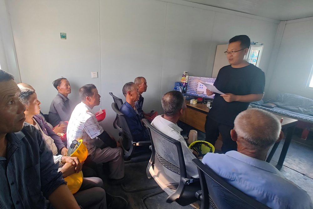 “薪”事落地！陜煤建設(shè)路橋分公司專項(xiàng)監(jiān)督讓農(nóng)民工子女安心上學(xué)