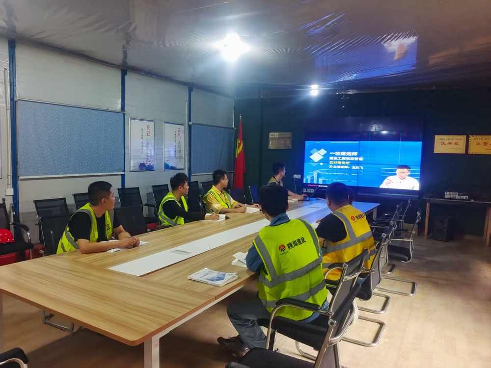 燈光映初心！陜煤建設(shè)銅煤公司基層職工備戰(zhàn)一建熱潮涌