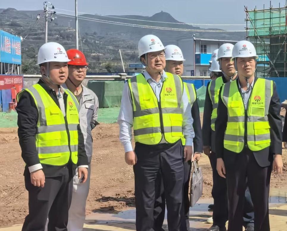 陜西省煤層氣黨委委員、紀(jì)委書記董巨國一行深入天工公司土建第二十一項目部開展節(jié)前檢查指導(dǎo)工作
