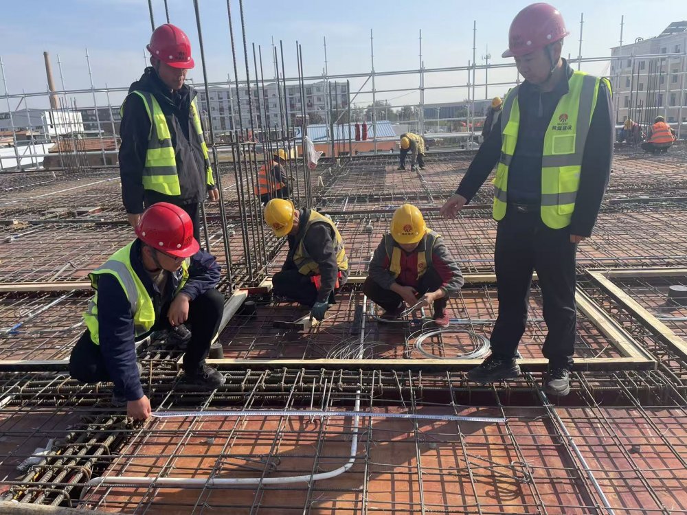 陜煤建設(shè)內(nèi)蒙古分公司第一項(xiàng)目部：一團(tuán)隊(duì)攻堅(jiān)雙項(xiàng)目，全力沖刺四季度“全年紅”