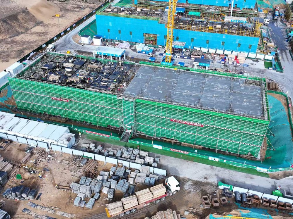 戰(zhàn)荒漠、搶節(jié)點(diǎn)！陜煤建設(shè)天工公司土建第五項(xiàng)目部以“鐵軍擔(dān)當(dāng)”推進(jìn)榆林化學(xué)二期建設(shè)