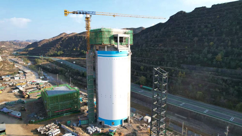 提前2天落位！橫山天云煤礦棧橋鋼支架架起“運(yùn)輸樞紐”，12月投產(chǎn)再添保障