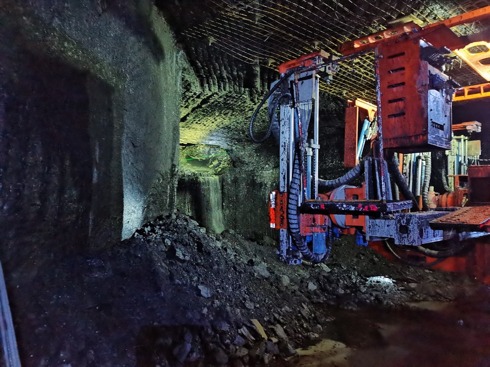 陜煤建設(shè)礦建二公司郭家灘項(xiàng)目部主斜井與回風(fēng)立井精準(zhǔn)貫通