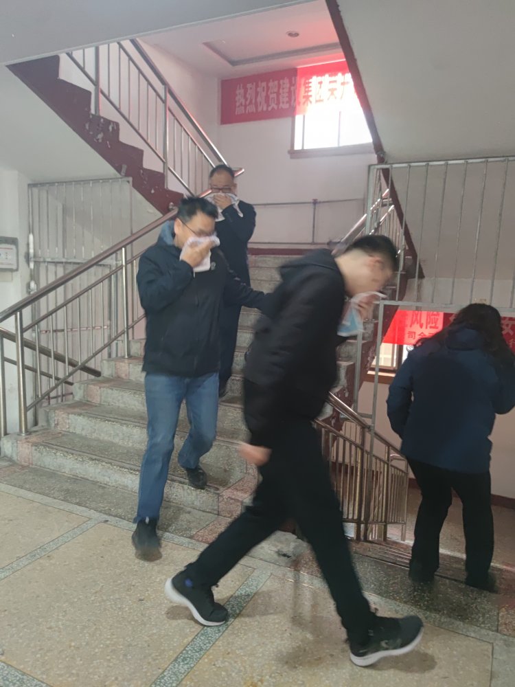 1分鐘生死時速，60人火線突圍