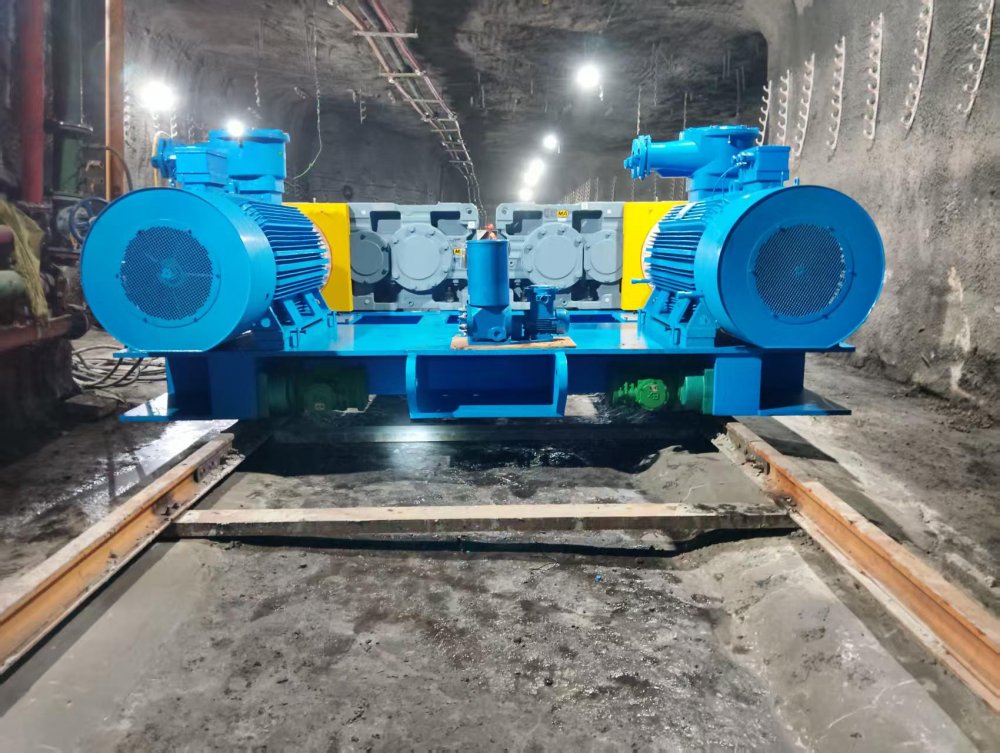 陜煤建設機電安裝公司神府項目部順利完成齒輥式破碎機安裝