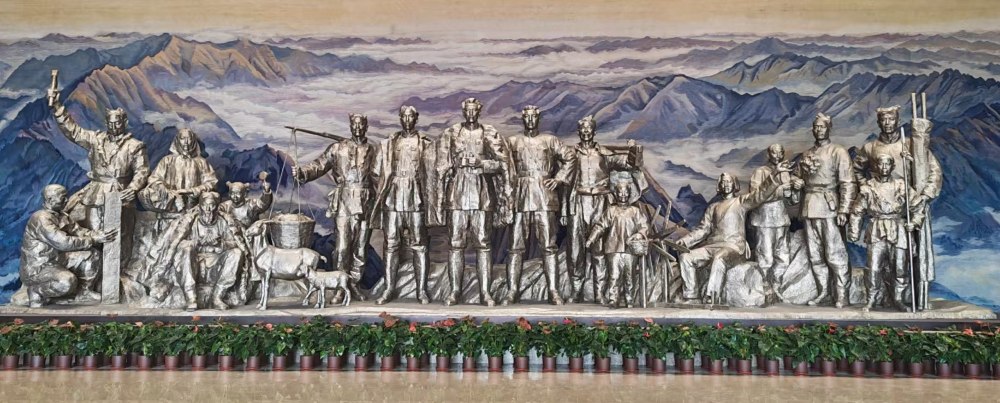 煤礦運(yùn)營服務(wù)分公司：汲取歷史精神 鑄就實(shí)干擔(dān)當(dāng)