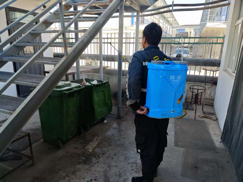 陜煤建設(shè)煤礦運(yùn)營(yíng)服務(wù)分公司：冬日雙線守護(hù)，溫暖與精準(zhǔn)并行