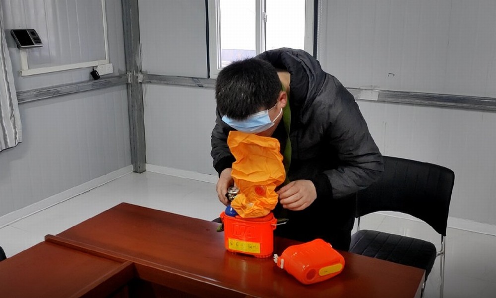 安全為基  扣緊“第一?？圩印?></div>
                                <div   id=