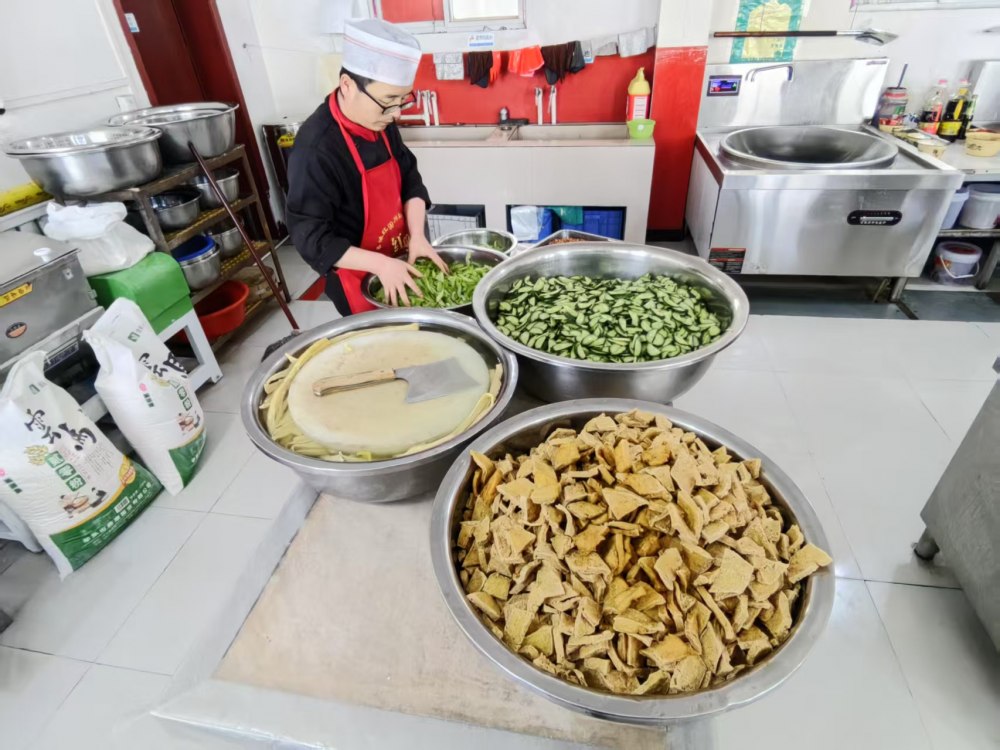 陜煤建設煤礦運營服務分公司:春節(jié)臨近樹新風 勤儉節(jié)約護“舌尖文明”