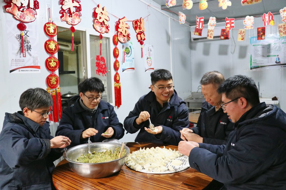 陜煤建設(shè)渭南分公司：工地團圓宴 堅守暖人心