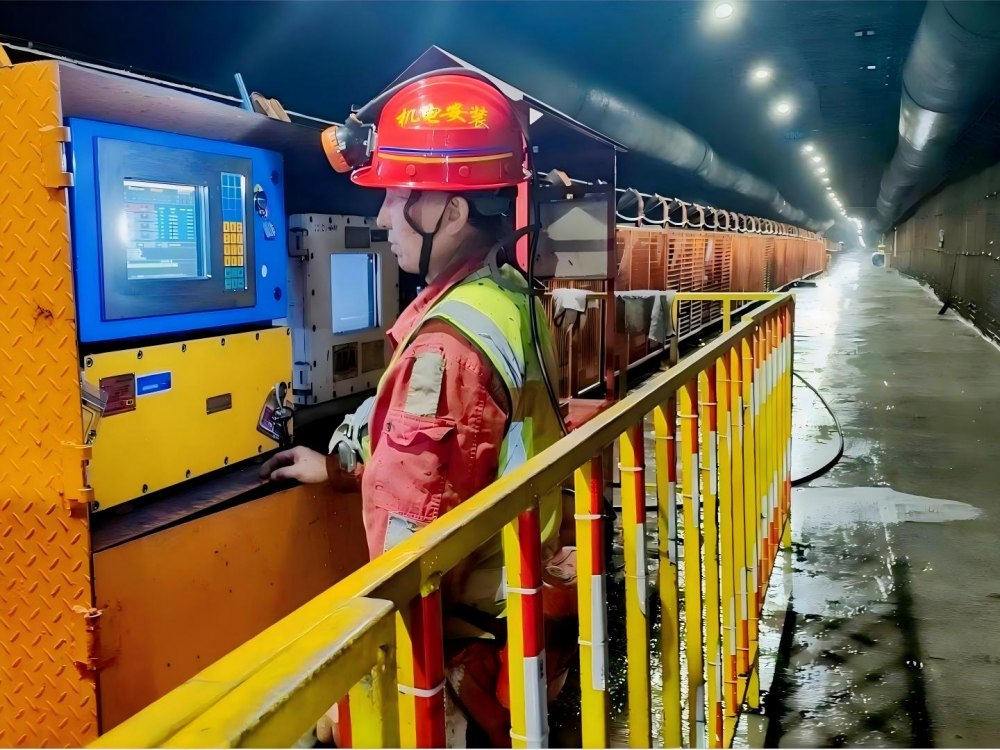 陜煤建設(shè)機(jī)電安裝公司：春節(jié)堅(jiān)守保工期，奉獻(xiàn)擔(dān)當(dāng)寫新篇！